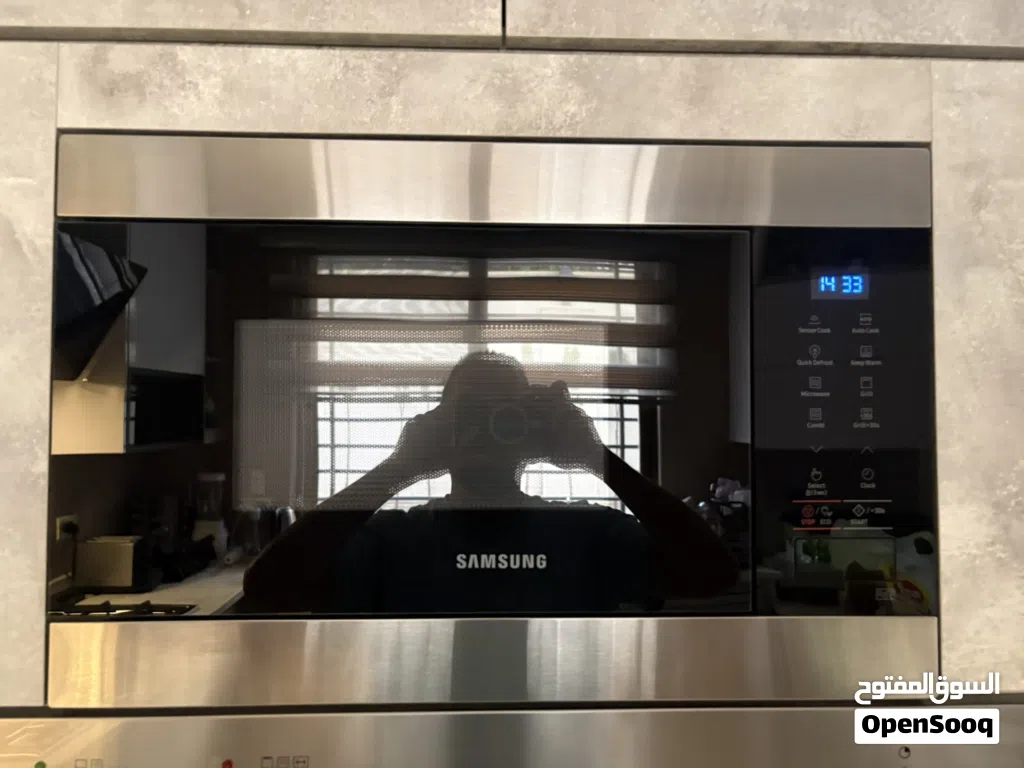 ميكروويف سامسونج 22 لتر مع شواية بحالة ممتازة Samsung Microwave 22L Grill