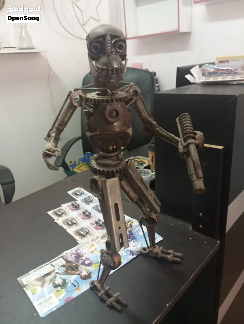 قطعه فنيه صناعه يدويه مصنوع من قطع الموتورسايكل لايوجد منه الا قطعه واحده ، الصانع غير معروف