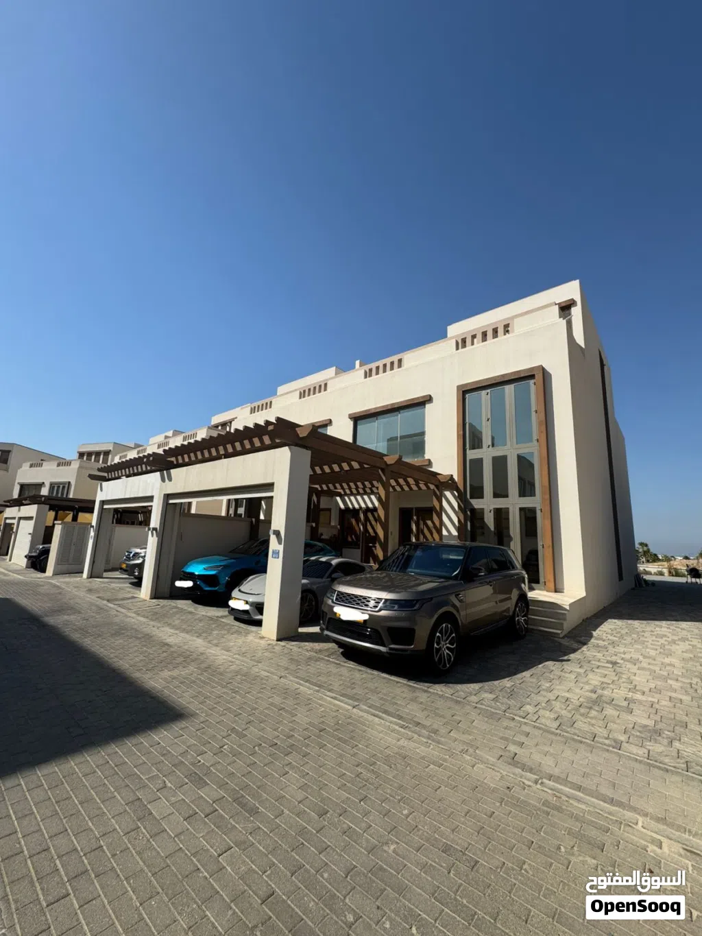 Villa for Sale – Muscat Hills Corner villa with a beautiful golf course view