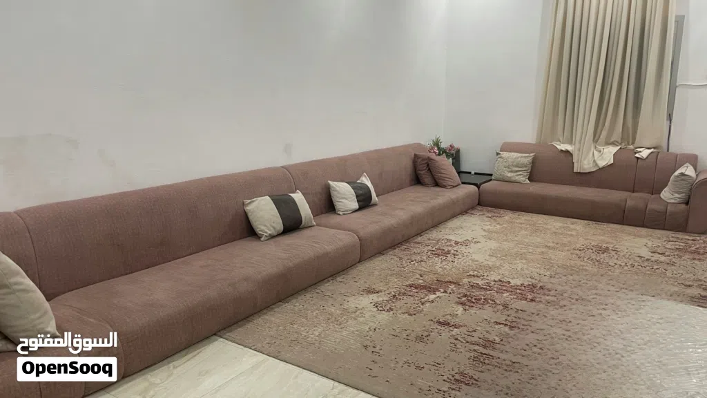 غنفات حرف L مع طاوله بزاويه خشب تفصال