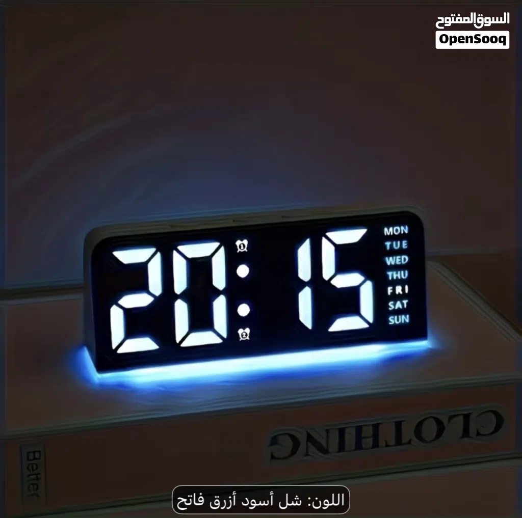 ساعه رقميه ب اضائه زرقاء جديده ب الكارتون. و بدون اي استعمال