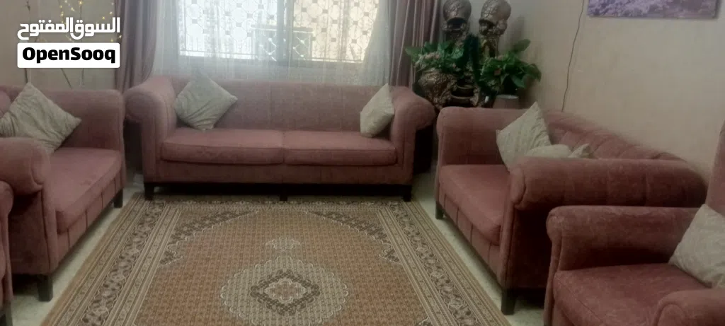كنب مستعمل نظيف مع البرادي