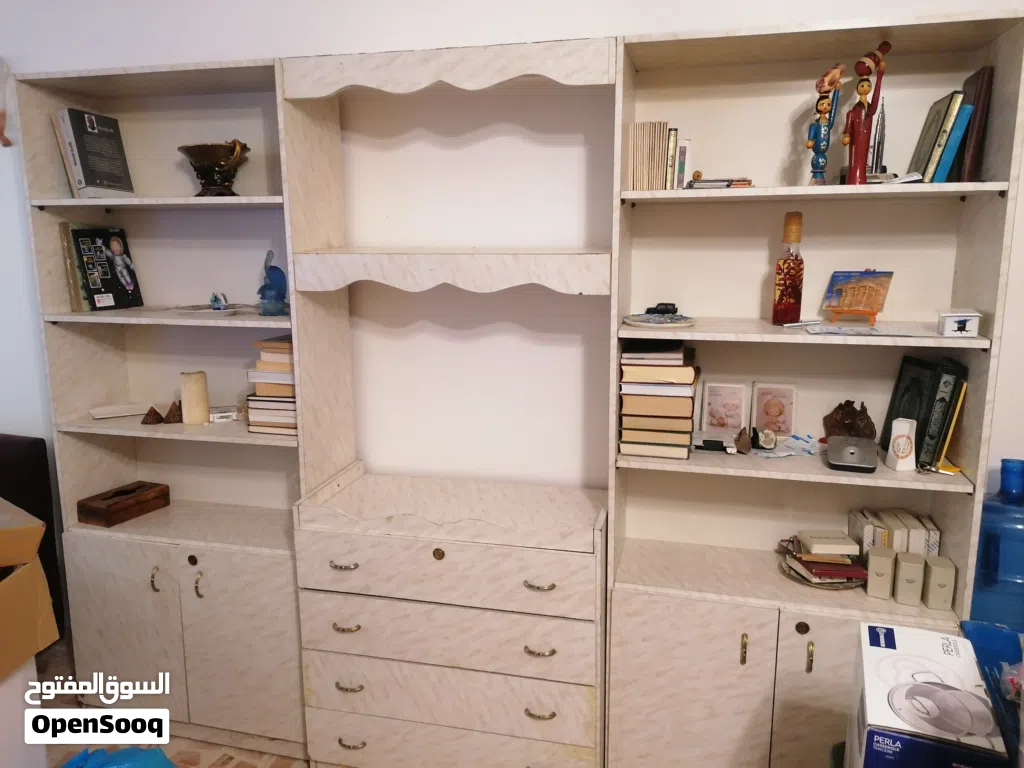 مكتبة رفوف كتب كبيرة