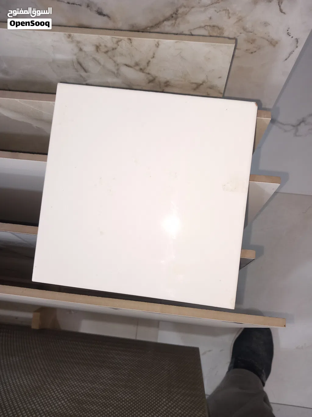 بورسلين ايطالى لون ابيض 40×40 أرضية خارجى وبوستين اسبانى 45×45 لون بيجى وارصاصى على 38