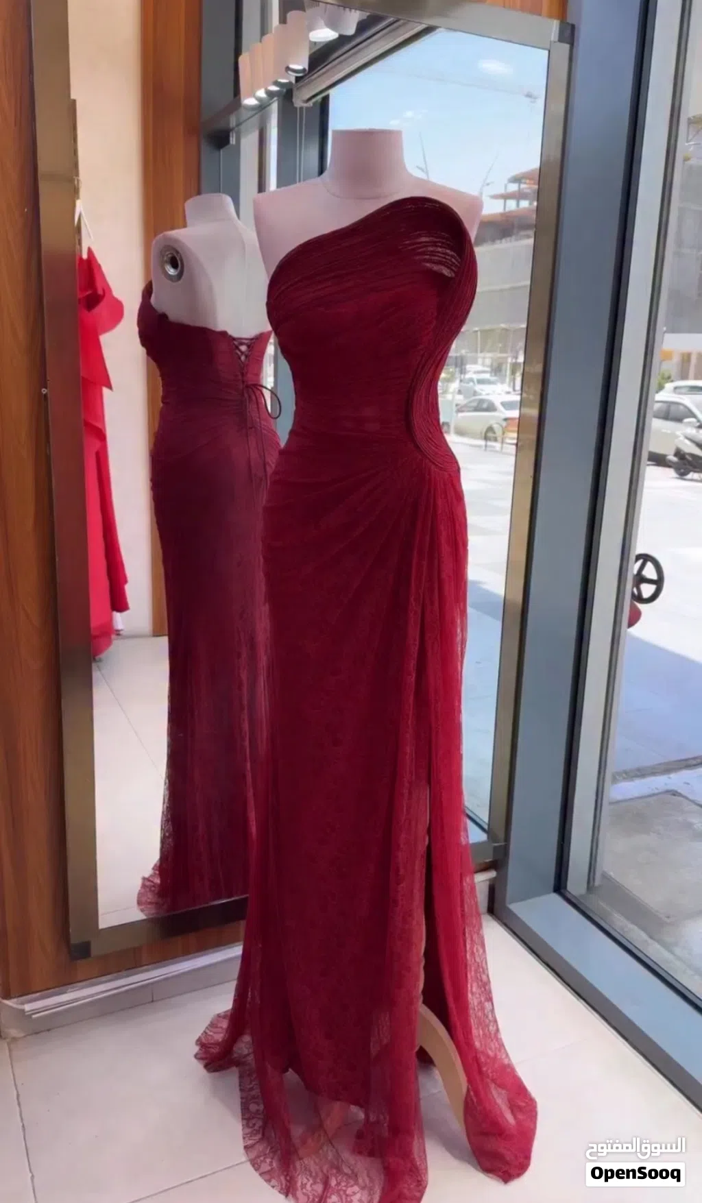 فستان احمر