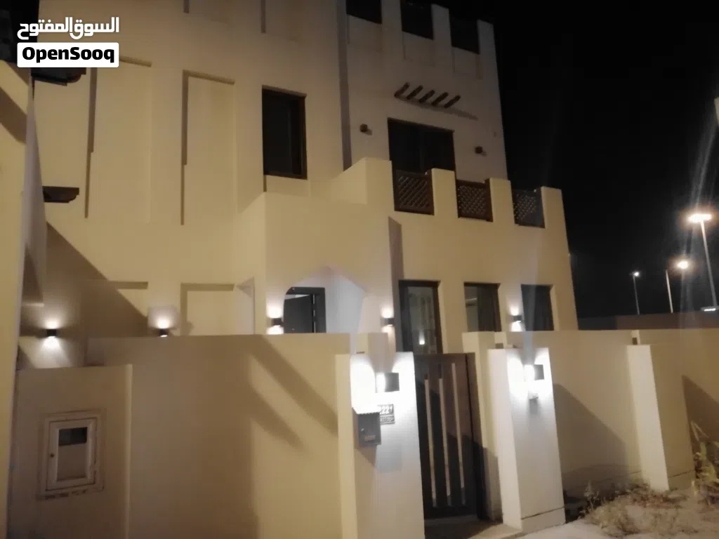 فيلا للايجار ديار المحرق واسعه نص مفروش شامل الكهرباء