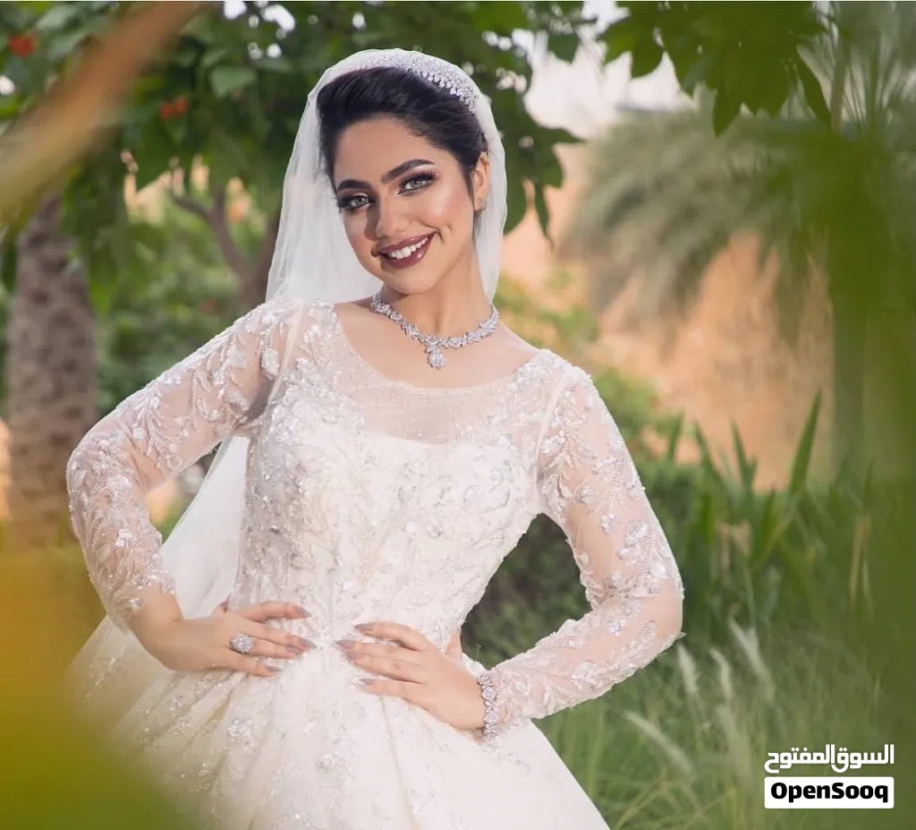 فرصة للتجار او العرايس فساتين زفاف جميلة للبيع بسعر التصفية