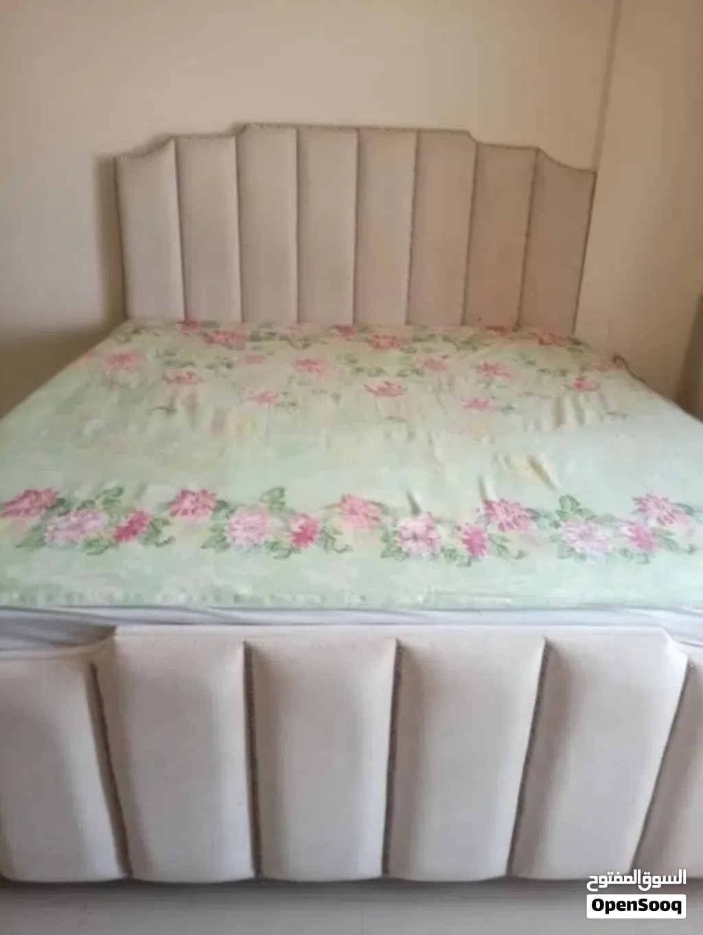 Upholstered bed frame