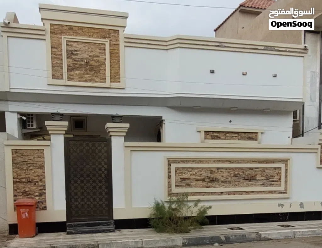 دار سكنية بمنطقة حي الأساتذة _ الاربع شوارع للبيع
