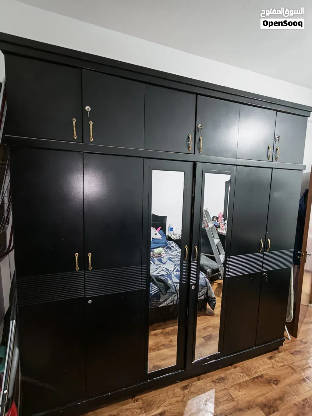 خرانه دورين علاق وارفف عرض 2 متر 90 سنت بي 10 دينار مع التسريحه