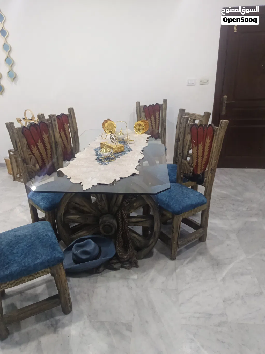 طاولة سفرة للبيع ست كراسي منجدة