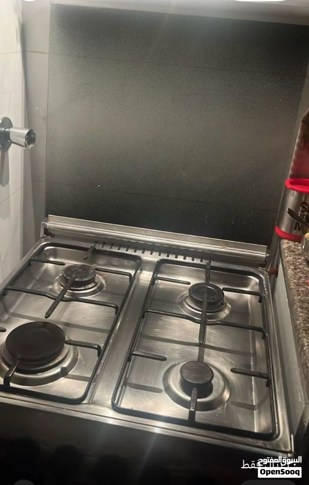 طباخه اوبع عيون وفرن وشوايه بحاله جيده جداً