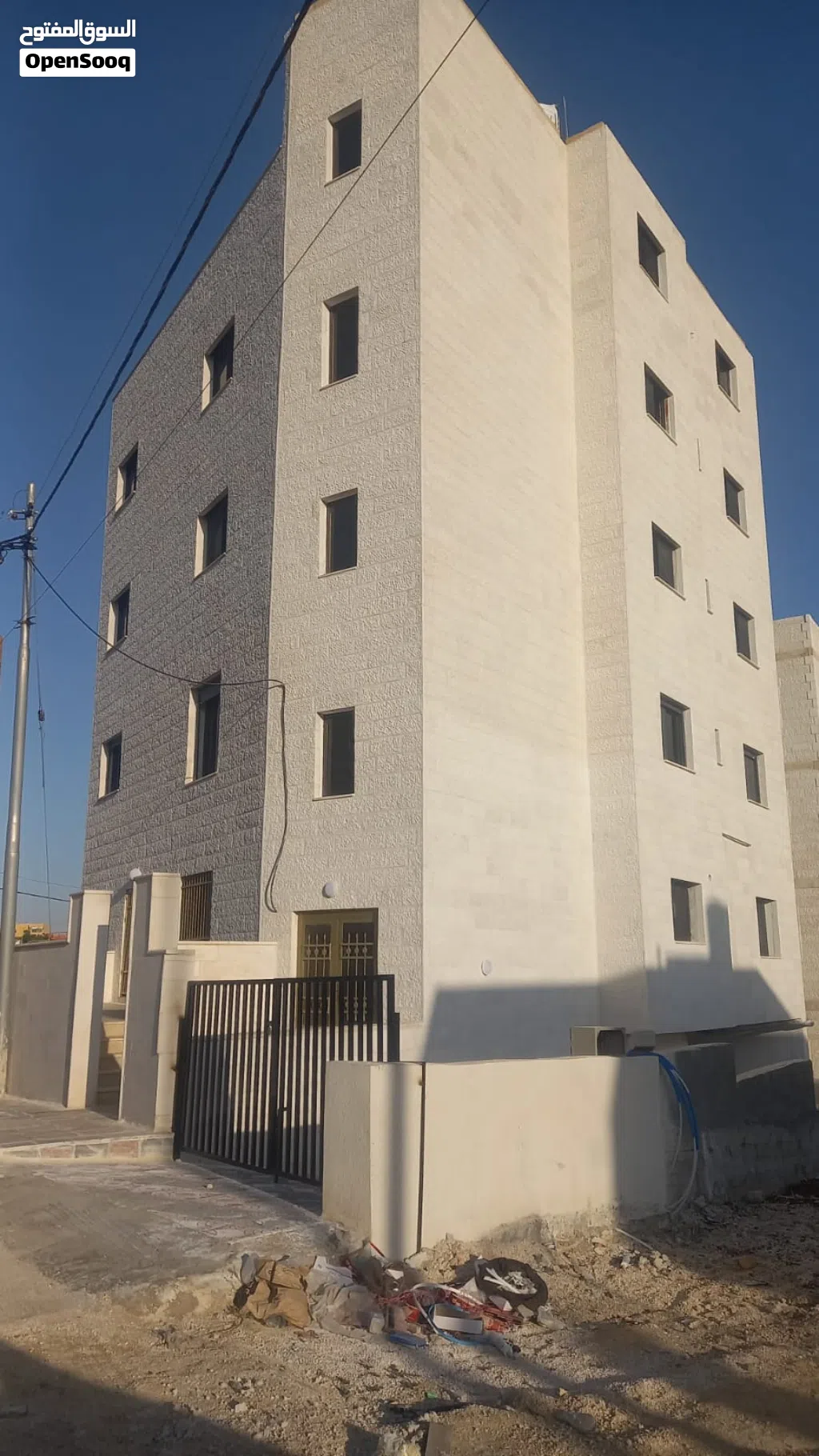 عمارة للبيع أو للمبادلة على قطعة أرض