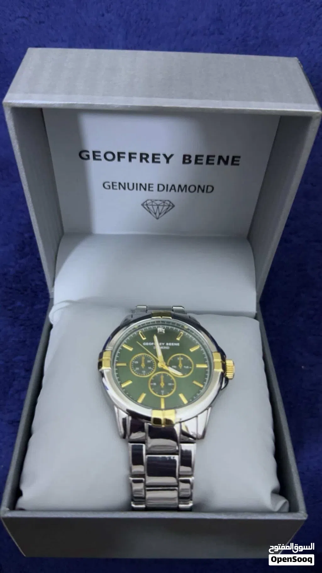 ساعة رجاليه فخمه من Geoffrey beene مينى الاخضر ..مع فص الماس حقيقي عند الرقم 12