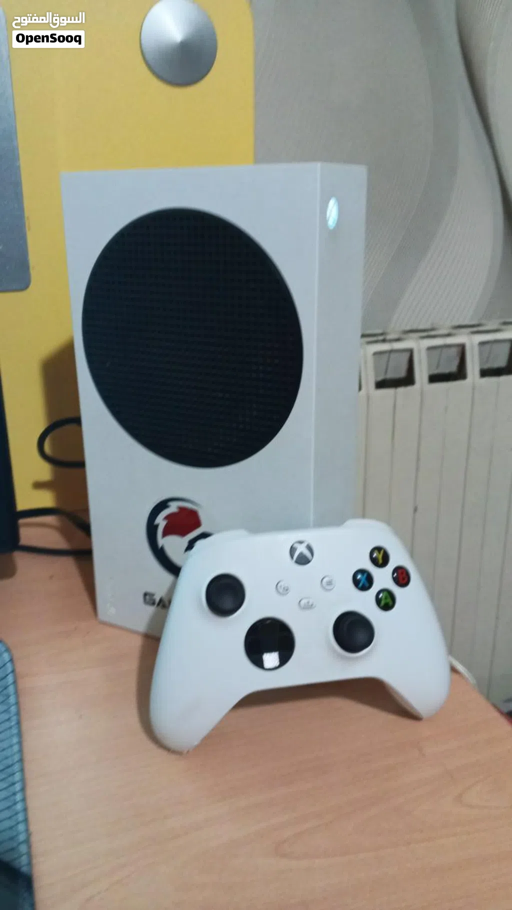 اكس بوكس سيريس اس بحالة الجديد للبيع ب 190 مع حساب gtav نسخه ال xbox one