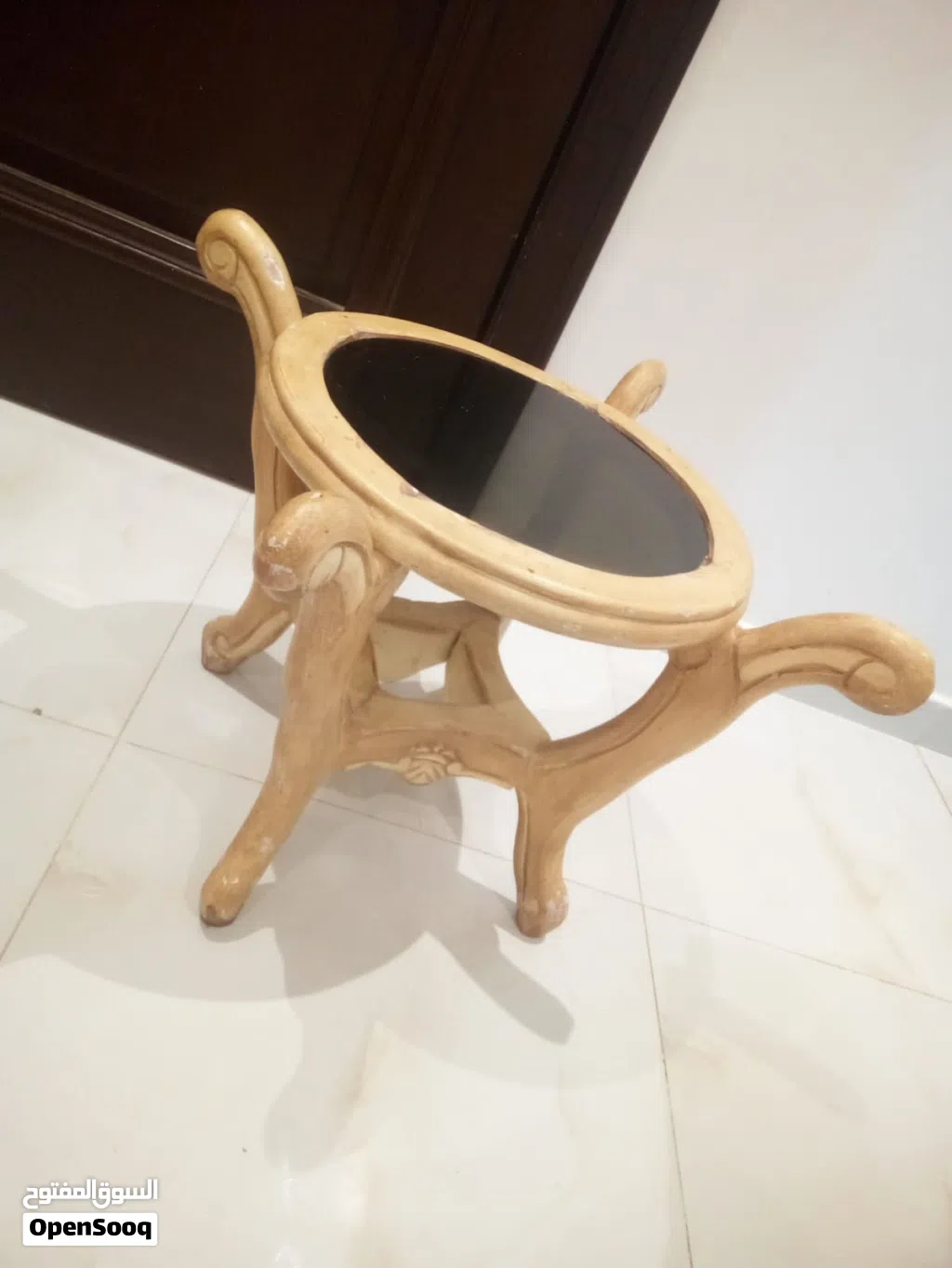 كنب مجلس 4 قطع و 3 طاولات