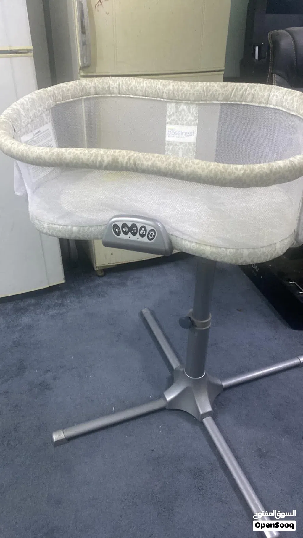سرير اطفال دوار وفيه مستويات ارتفاع وموسيقى هادئه للنوم baby bed for sale working in good condition