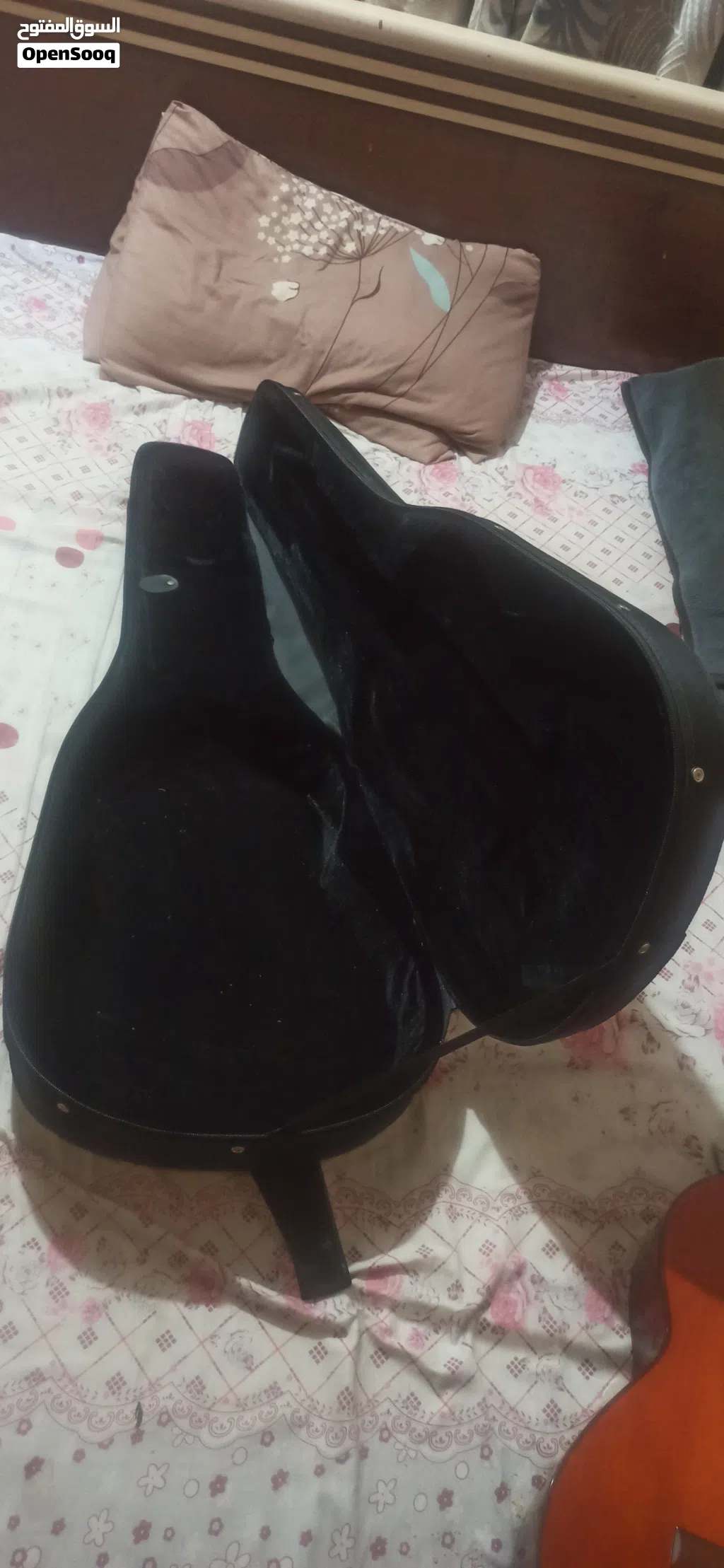 حقيبه ناعمه Gig Bag(جيجا باج) لحجم الجيتار الكلاسيك مصنوعة من القماش المبطن، خفيفة الوزن، وتُ