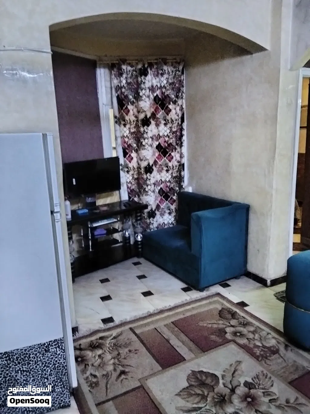 بالمعادي القديمه بشارع 105 قريبه جدا من محطه مترو المعادي بكورنيش النيل بجوار المطافي والاسعاف
