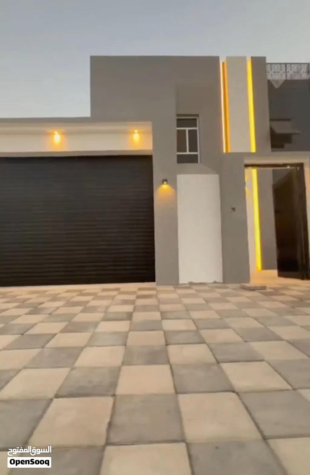 ثلاث فلل راقيه العامرات مربع 5/2