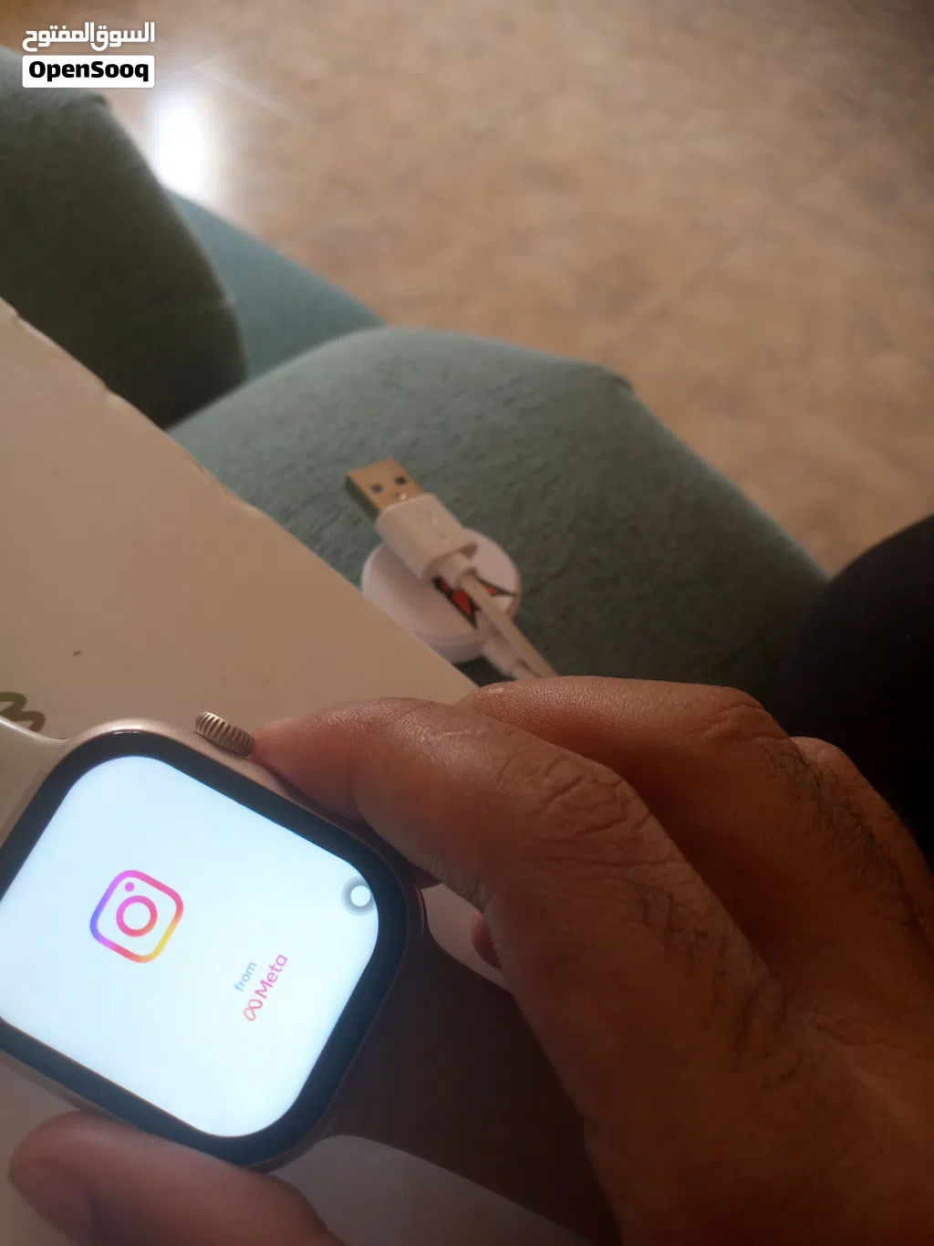 الساعه لديها ذكاء اصطناعي شجبتي وتعمل نفس التلفون بالضبط فيها كل شيء نفس التلفون هي اصلا تلفون مصغر