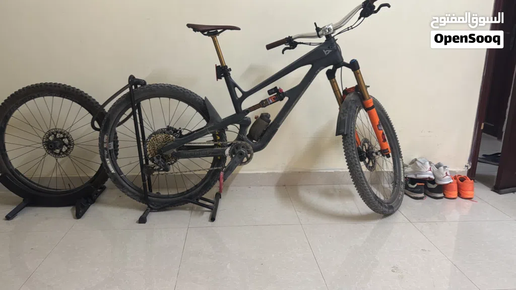 YT Capra full body carbon Medium size 27.5/ mullet enduro