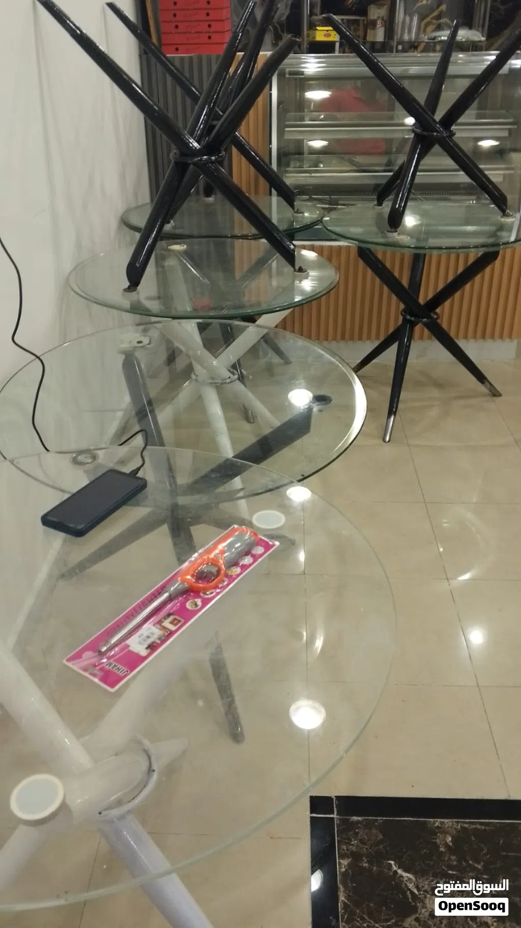 طاولات للبيع نظاف جداً