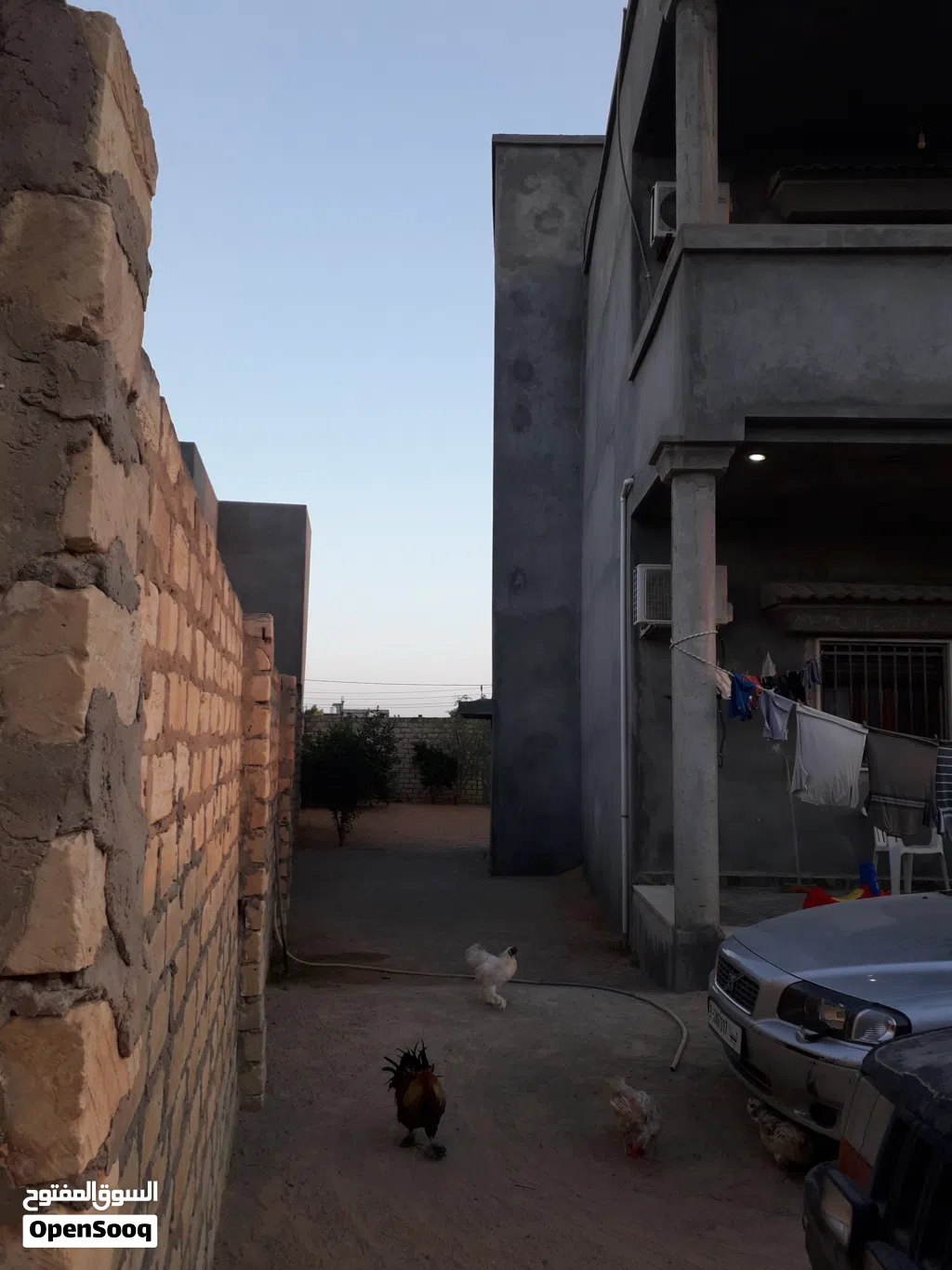 منزل يتكون من طابقين