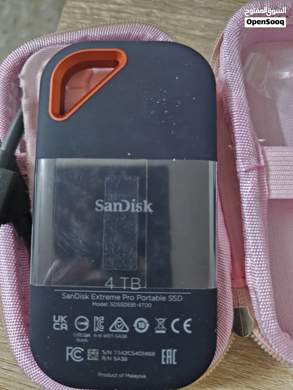 هارد دسك خارجي من نوع SanDisk Extreme Pro Portable SSD بسعة 4 تيرابايت. جديد غير مستخدم مع الحافظة