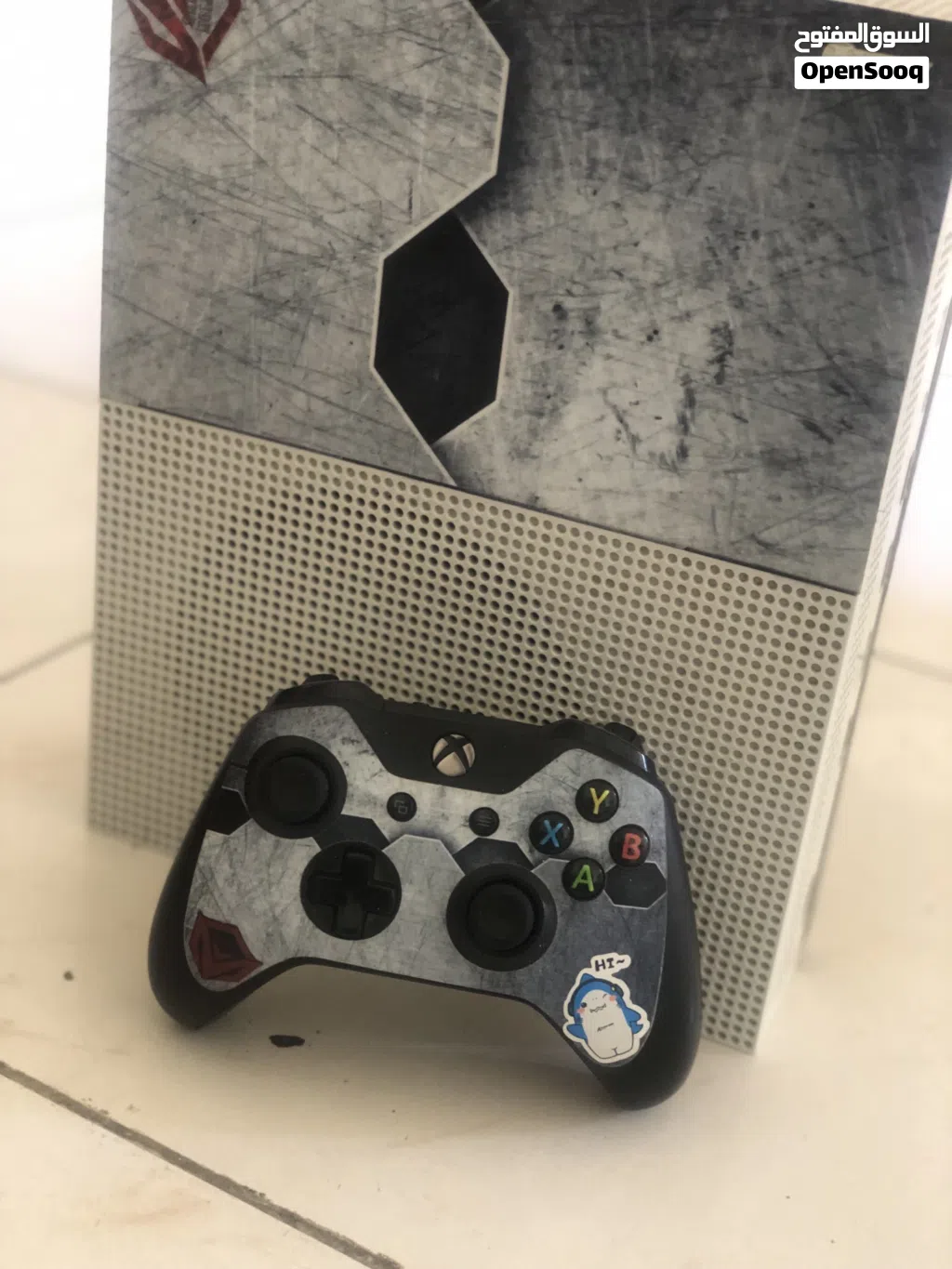 Xbox One S اكس بوكس ون اس نظيف مع كنترول واحد بشكل مميز و مع حساب العاب مش مفتوح ولا مصلح