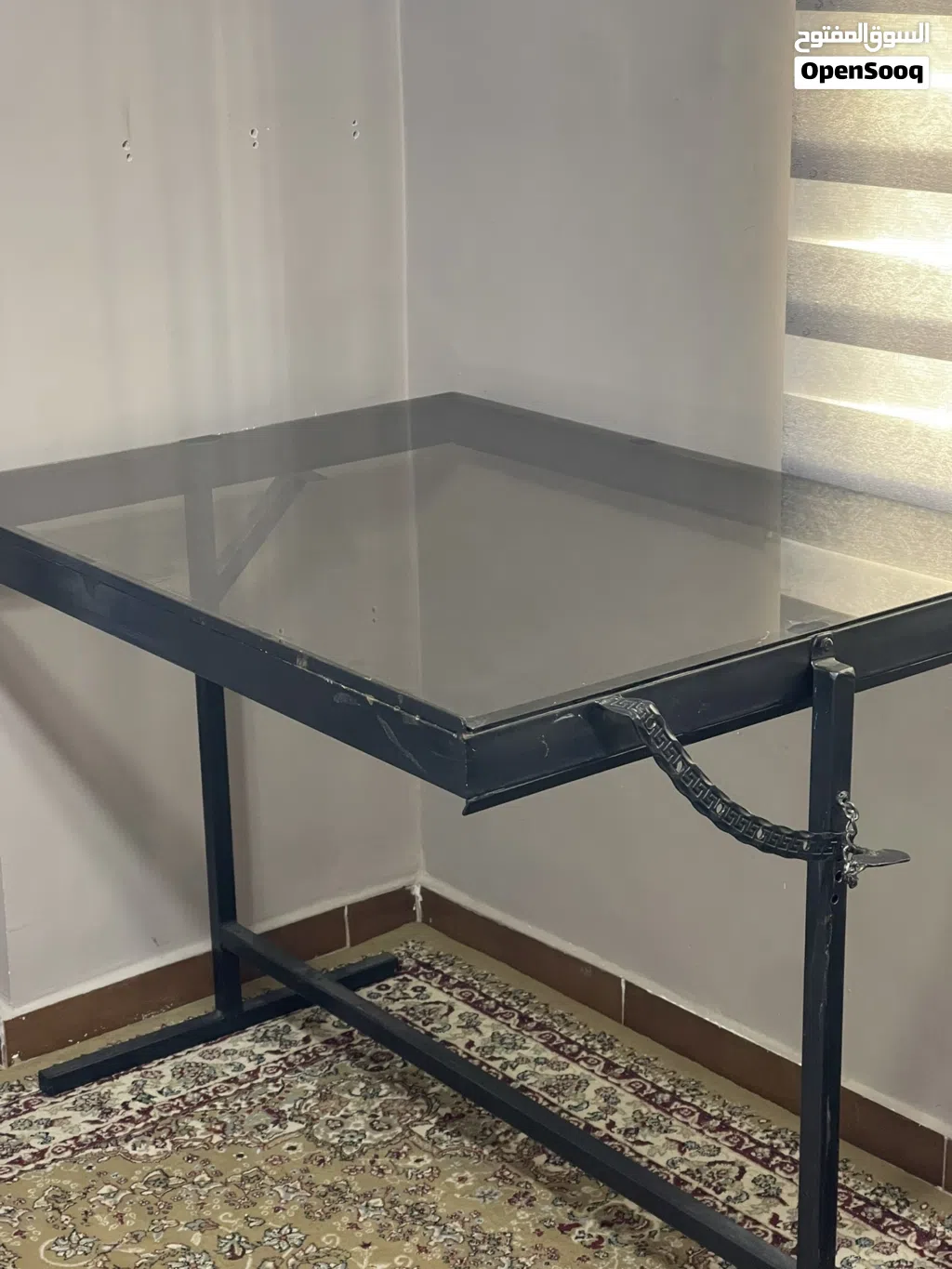 مرسم هندسي زجاجي شفاف لون اسود