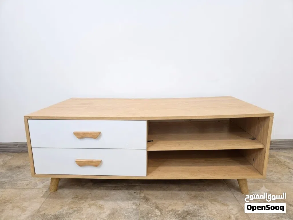 2 طاولة بحاله جيده جدا