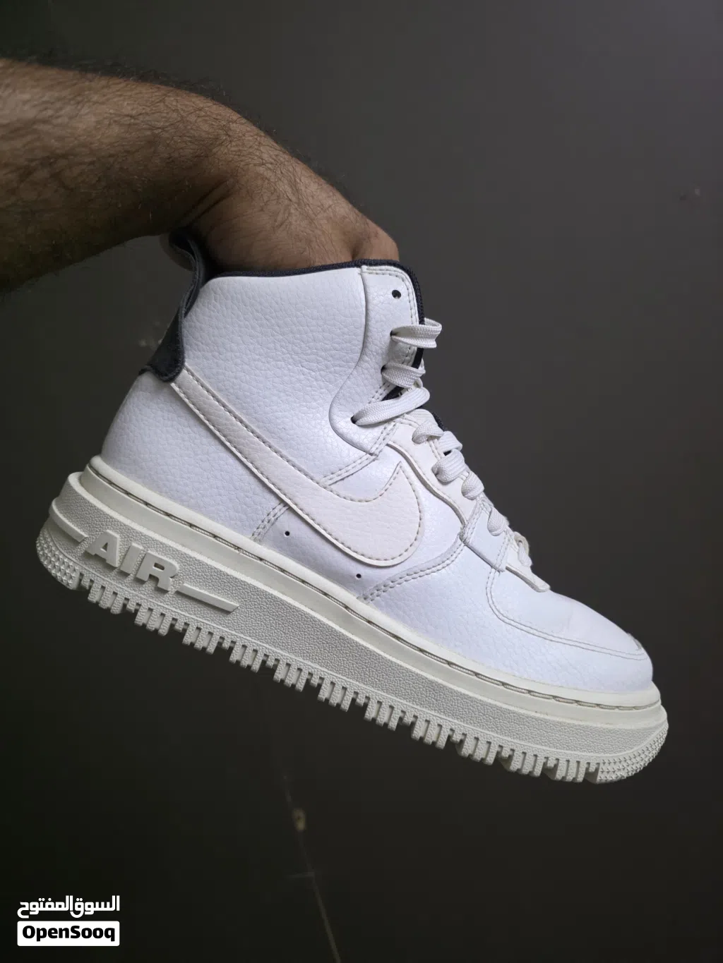 حذاء Nike Air Force 1 الاصلي مستعمل استعمال خفيف مميز لون ابيض للبيع
