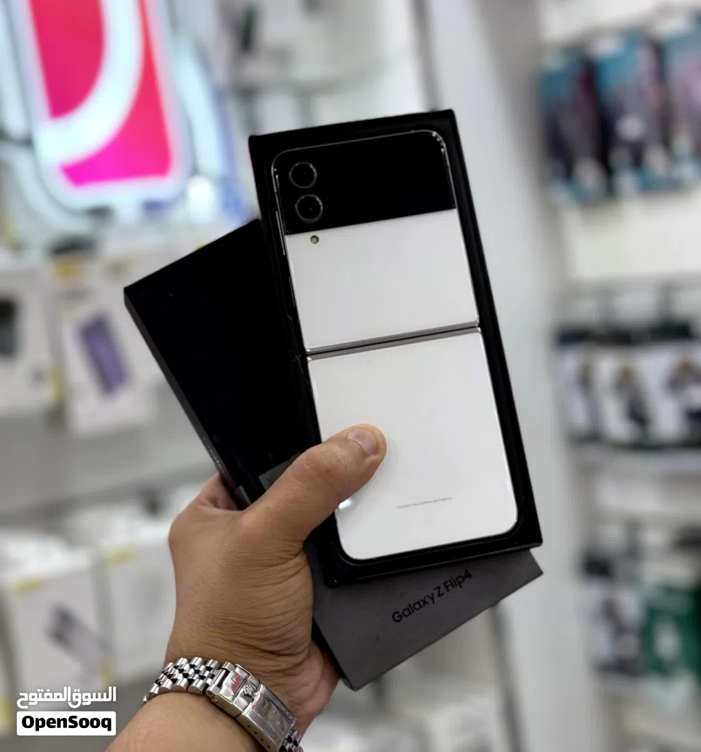 عرض خااص : Samsung Z flip 4 256gb هاتف بحالة الوكالة بدون اي شموخ أو مشاكل مع ضمان و ملحقات بأقل سعر