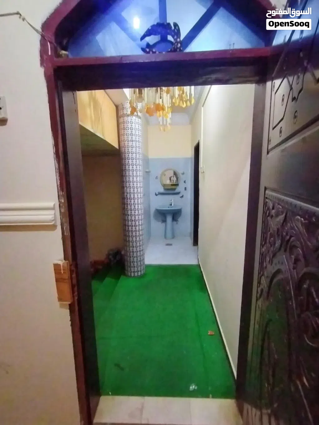 شقه دور ارضىً مدخل خاص قريب مول الواحه والسوق المركزى للخضروات و الفواكه