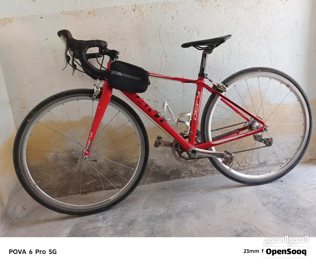 السلام عليكم بايسكل ماركة giant giant defy 2013 صنع تايوان الفئة رود سباق
