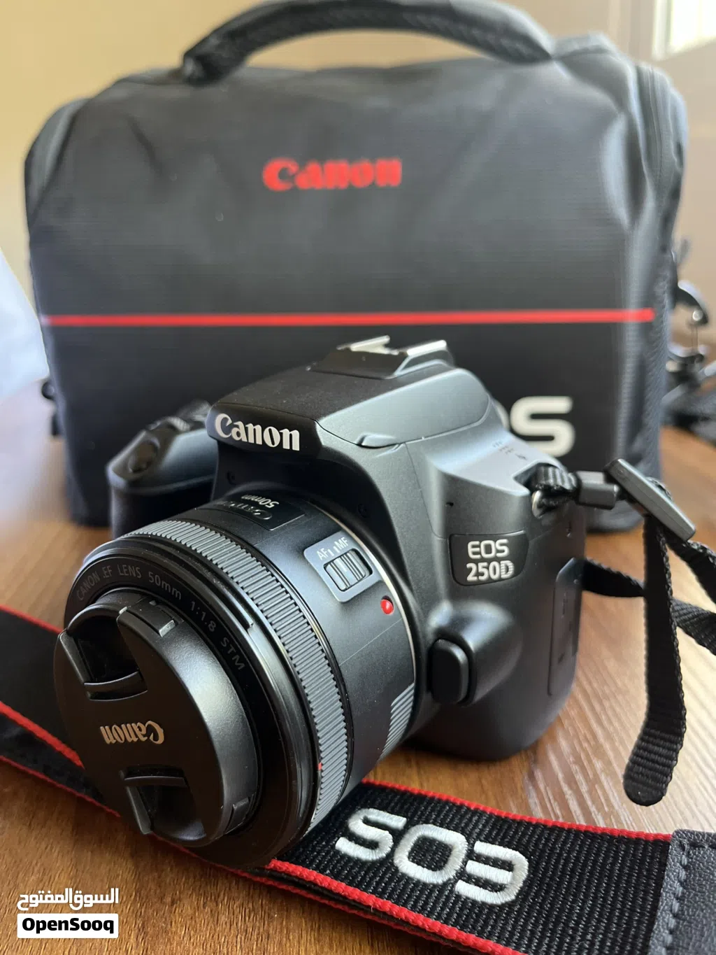 للبيع كاميرا Canon EOS 250D استعمال بسيط مع عدسة 50mm