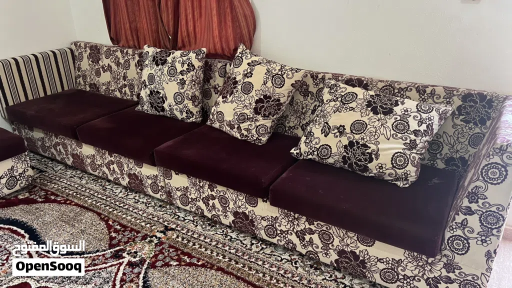 طقم كنبات مع الطاولة