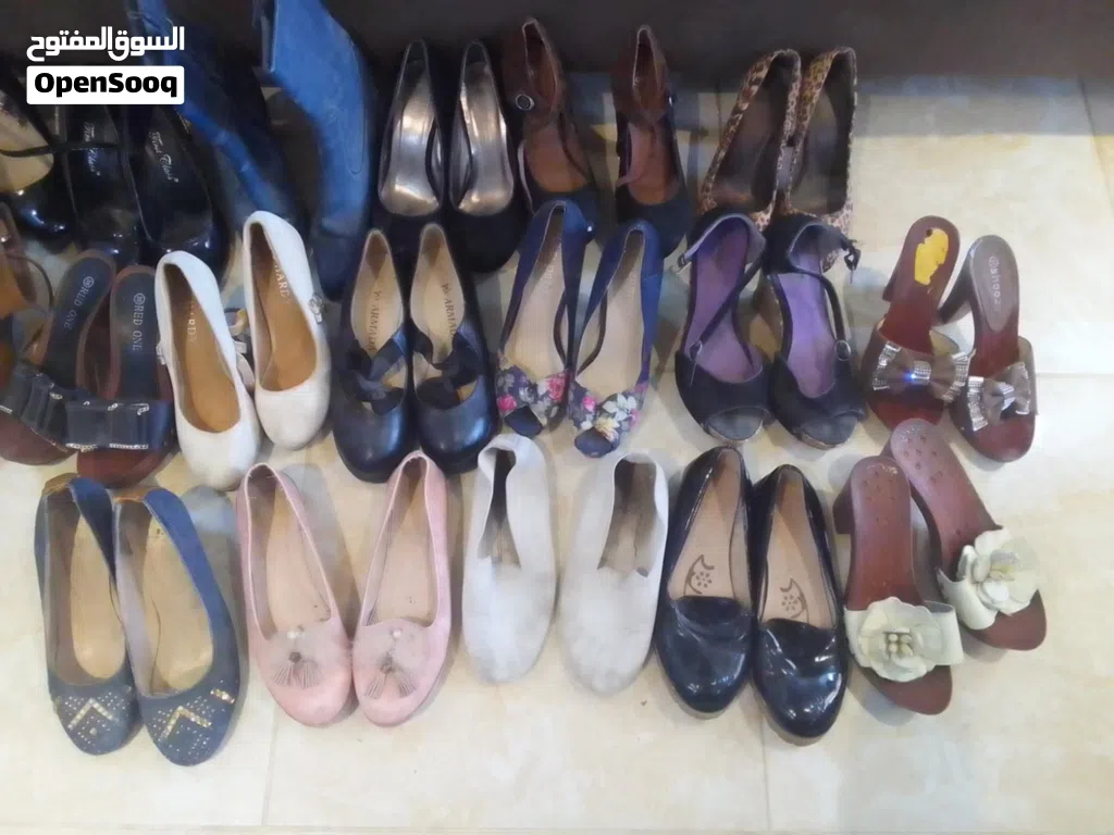 احذيه كعب ستاتي يوجد 37 و 38 39 40 من النمرات موديلات واشكال كل وحده بثلاث دنانير