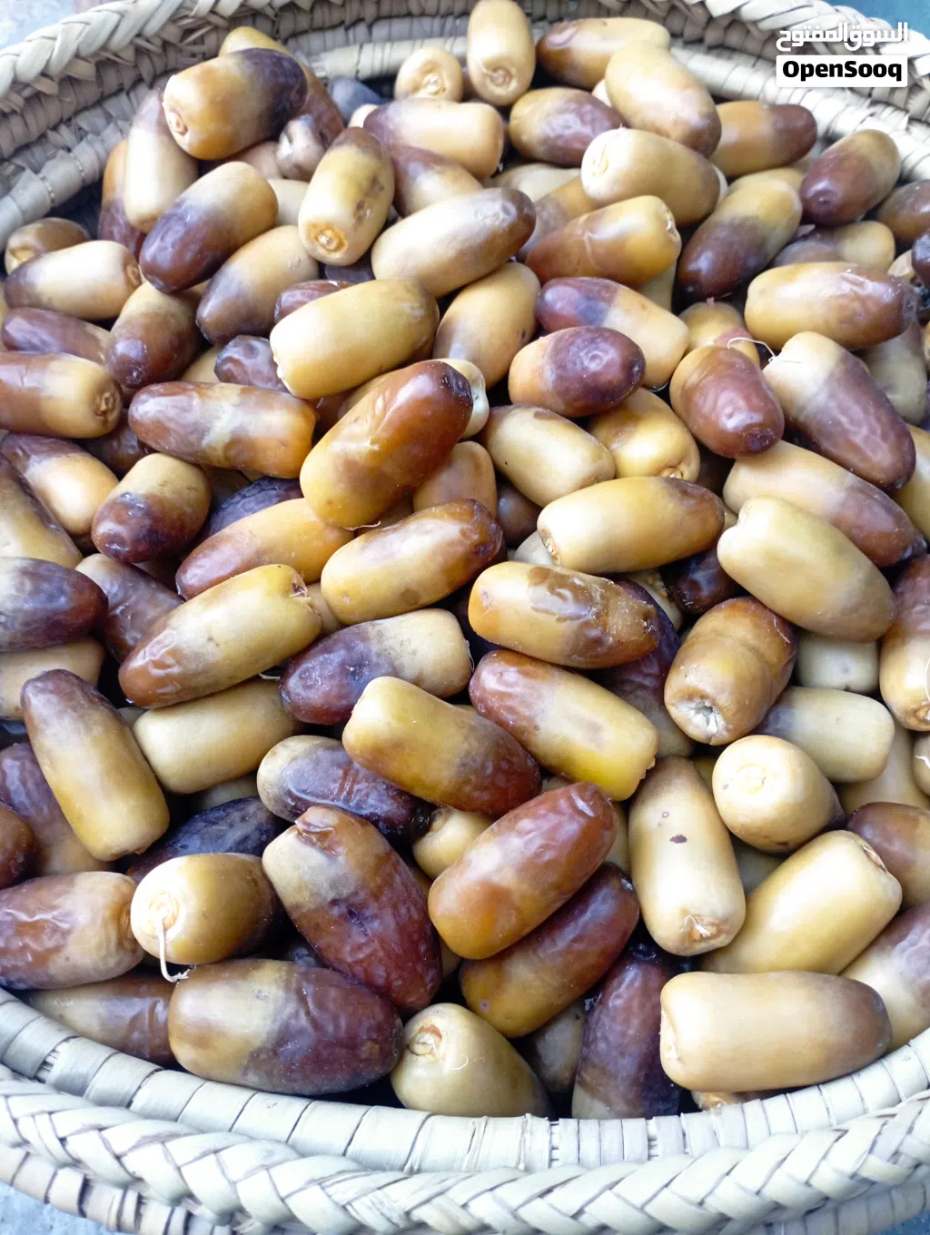 للبيع رطب وفاكهة القاو