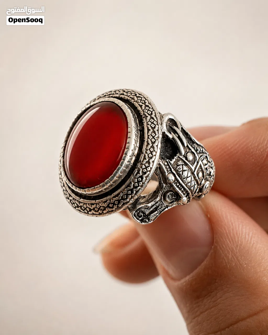 خاتم رجالي فضة عقيق يماني أحمر بتصميم الخنجر العُماني Luxury Silver Ring with Omani Khanjar