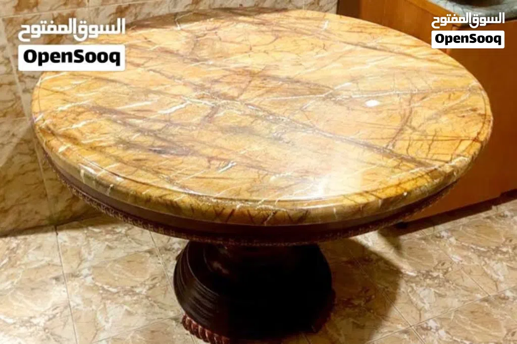 طاولة رخامية