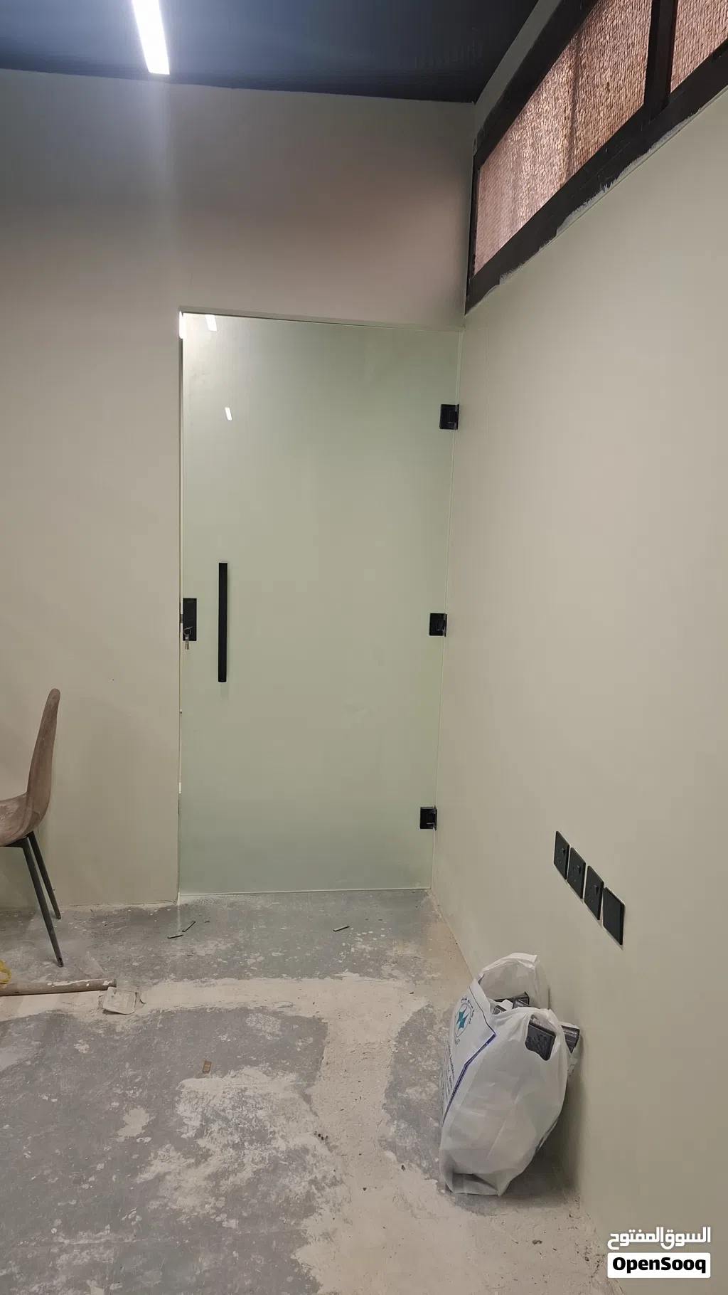 زجاج سكريت المنيوم