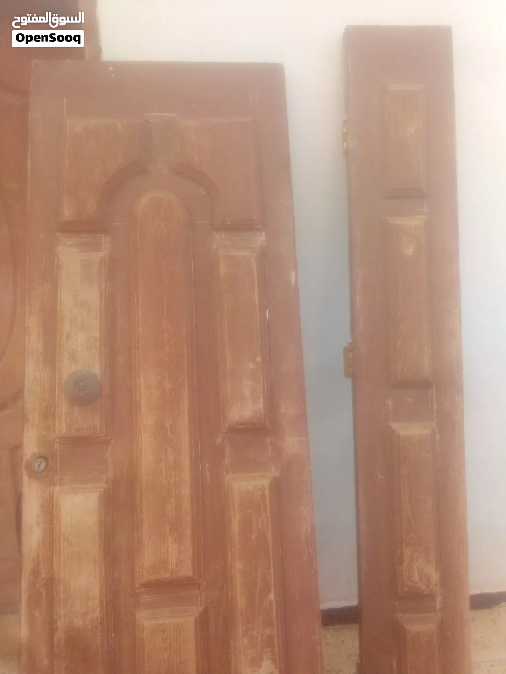 باب حديد شبه جديد في تاجوراء وباب لوح خارجي وبابين داخليات