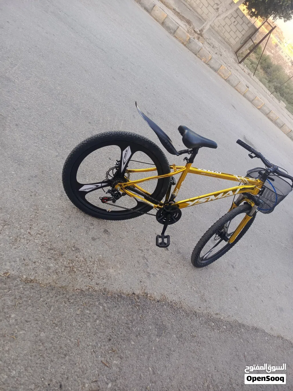 بسكليت وكالة لون ذهبي مميز للبيع ب سعر مغري