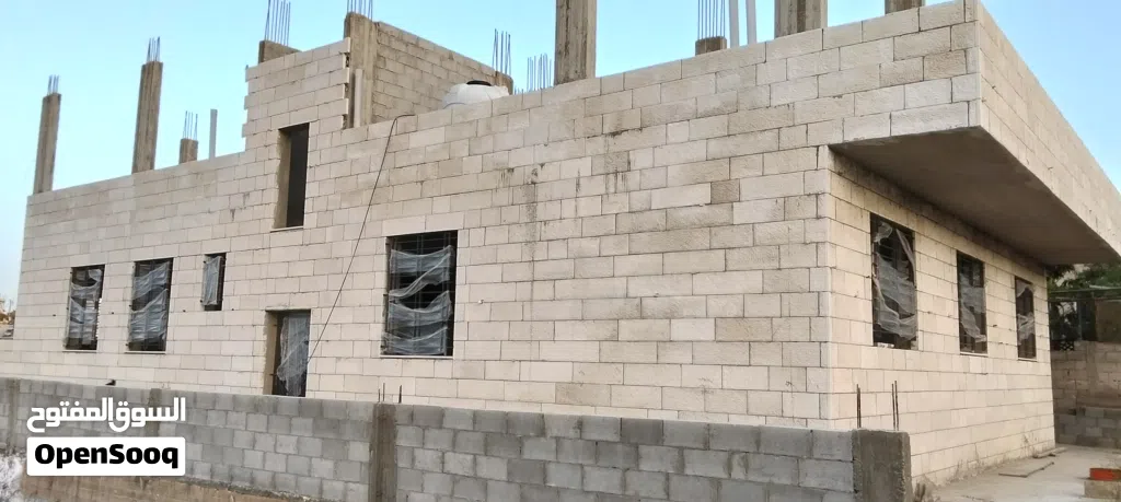 طابق ارضي شقتين للبيع