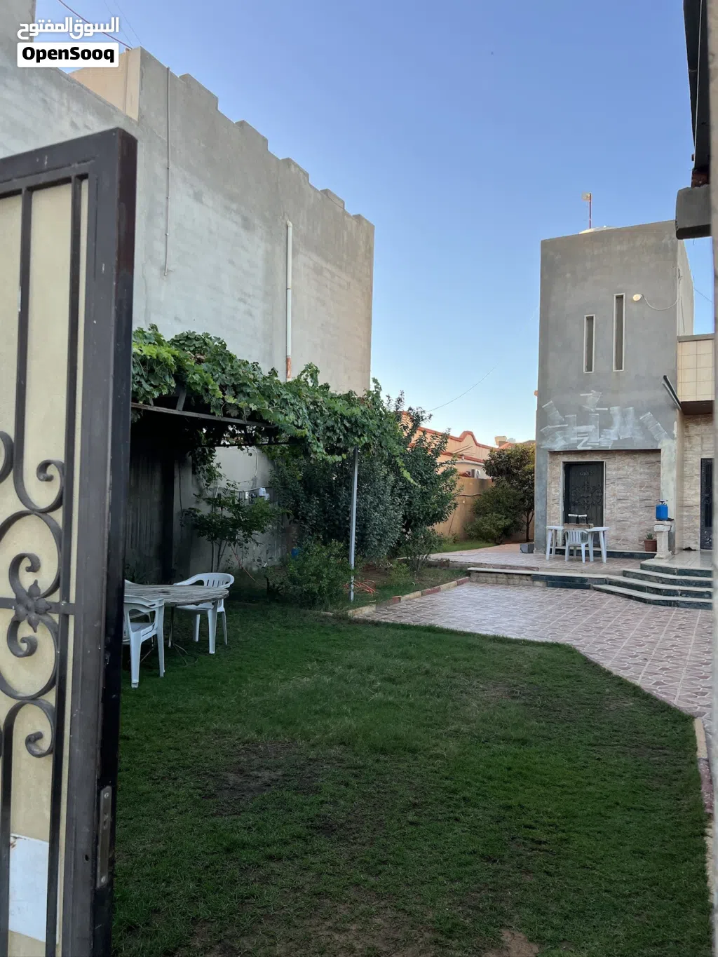 سلام عليكم فيلا في تاجوراء بئر العالم تبعد ع القطران 400ميترو كامل ناقص زواق فقط قواعد كتينه عرص