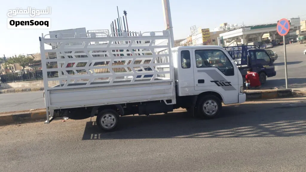 نقل عفش وجميع البضائع داخل الزرقا وعمان