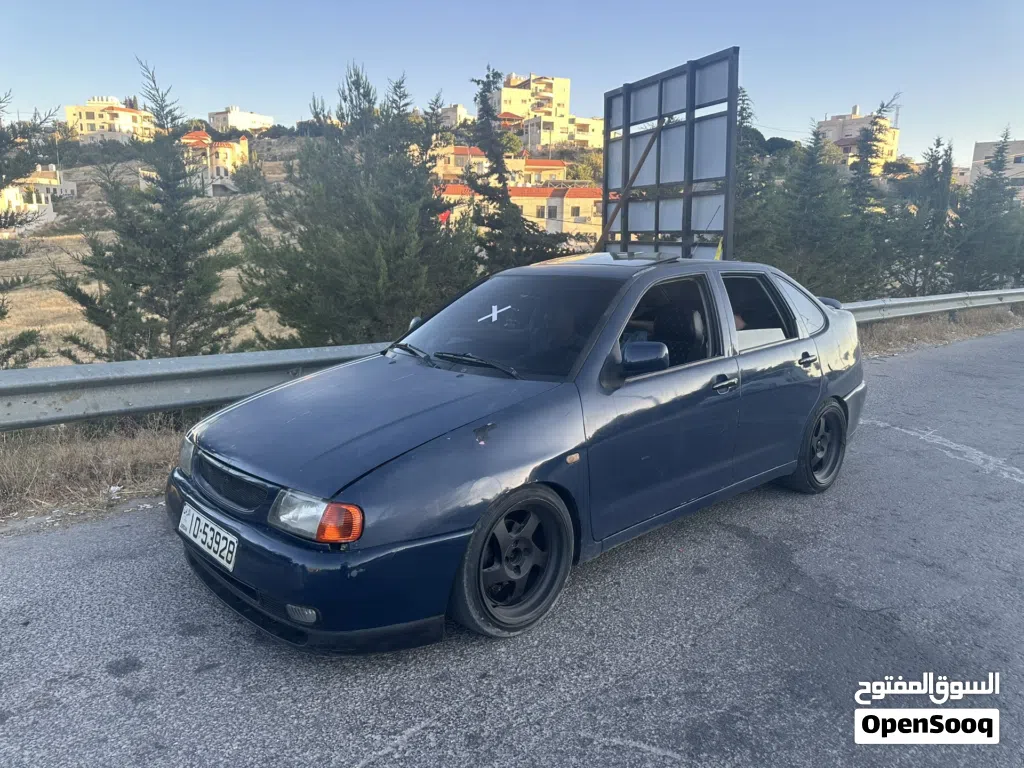 فولكسفاغن بولو Standard