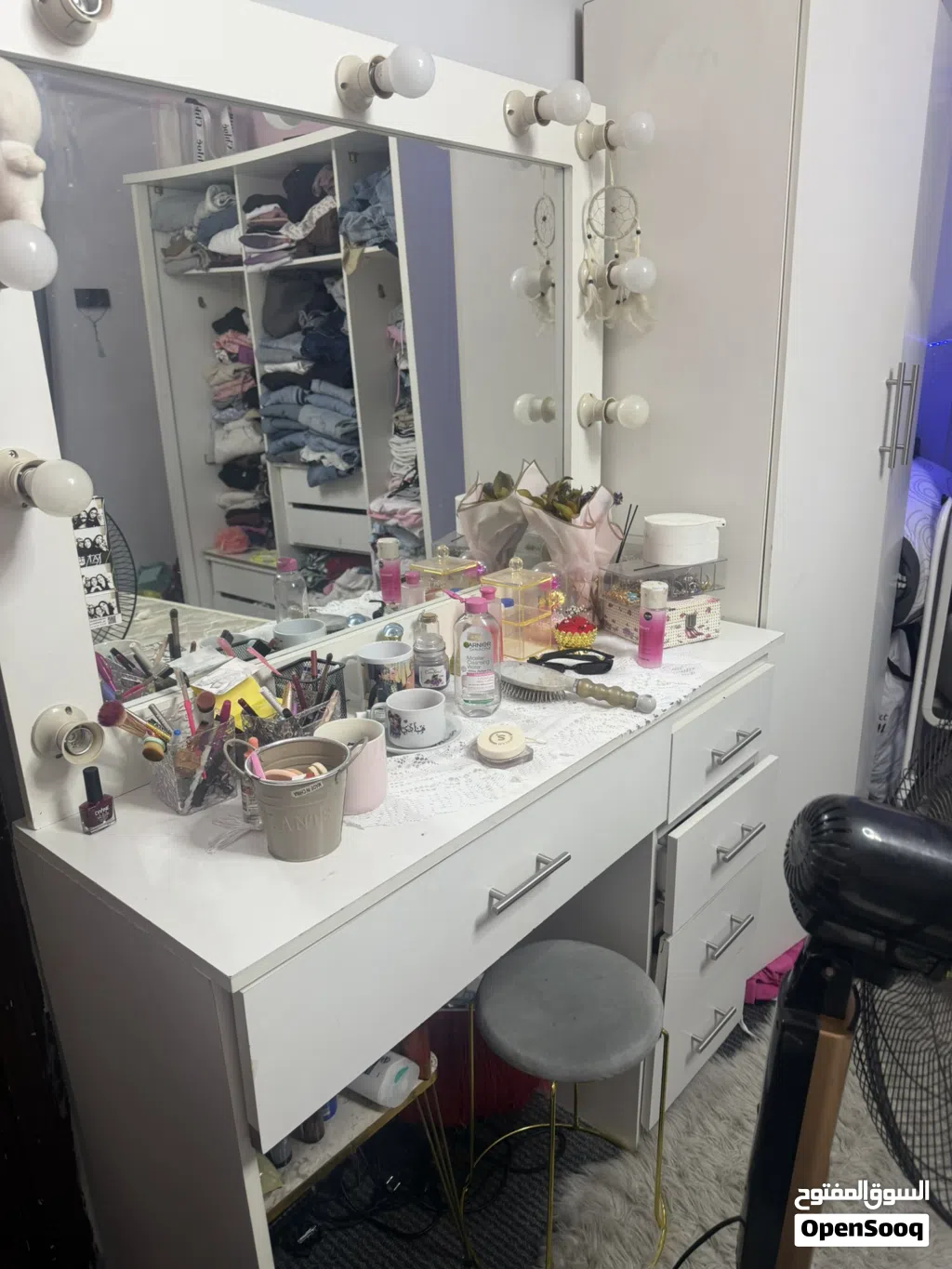تواليت مع مراي اضاءه تعليق حاله جيده